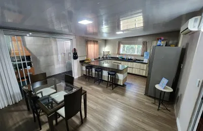 Casa inteligente, cond. fechado, 3 quartos, suíte, painel solar, 5 ar