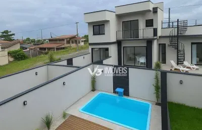 Triplex com vista para o mar e para as montanhas, com 3 suítes e 2 churrasqueiras em ambientes diferentes.