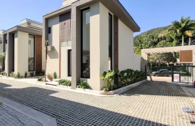 Casa de condomínio alto padrão - piscina privativa - praia camburi