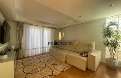 Belissíma casa mobiliada com piscina com 04 dormitórios sendo 1 suíte no bairro