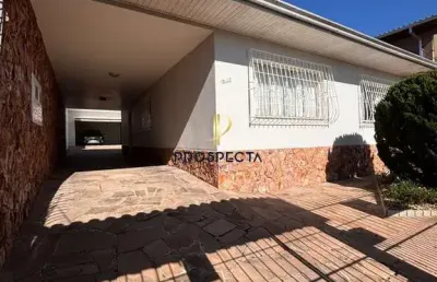 Excelente casa com 03 dormitórios no bairro cruzeiro em caxias do sul