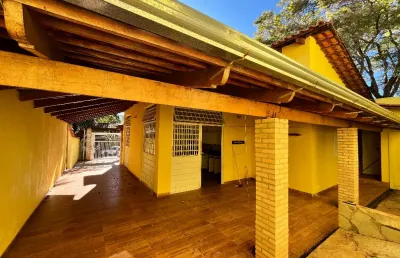 2 casas em um lote mais um lote nos fundos.6 suites! de rua a rua. 720m2, jd taquaral- pirenópolis/