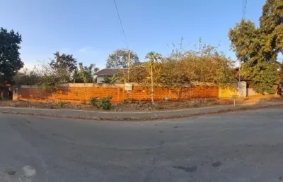 Casa pé direito alto,  2 quartos grandes com 1 suíte , 940m2 de lote, poço, pomar, todo murado. vila oliveira-aparecida de goiânia