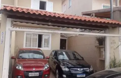 Casa em condomínio de luxo em cotia-sp: 3 quartos, 1 suíte, 2 salas, 3 banheiros, 2 vagas de garagem - 132m² de área