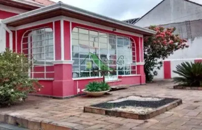 Imóvel espaçoso e moderno no centro de carapicuíba-sp: casa com 6 quartos, 3 banheiros, 10 vagas e 240m² de área.