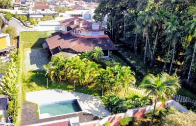 Casa à venda na Rua Orleans, América, Joinville