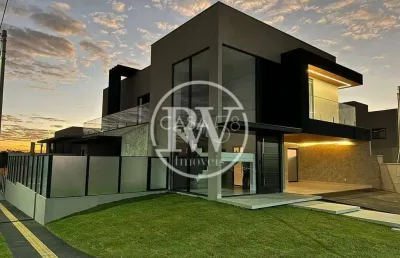 Sobrado no jardins capri à venda – 4 suítes – 302 m² construídos – piscina