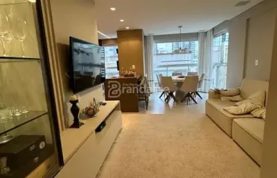 Apartamento bem localização, perto do mar , meia praia, itapema - sc