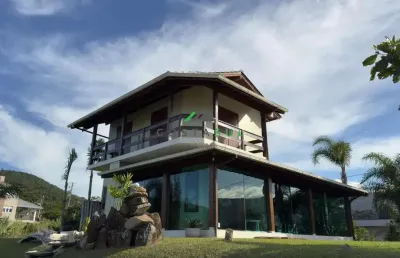 Residência exclusiva com vista panorâmica em garopaba – alto padrão e potencial