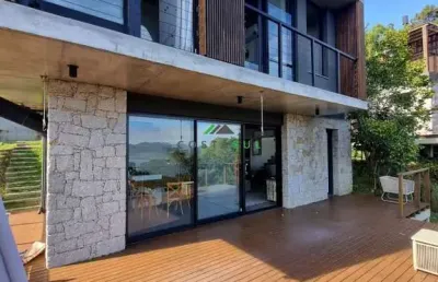 Casa moderna com vista deslumbrante para a lagoa – praia da ferrugem/sc
