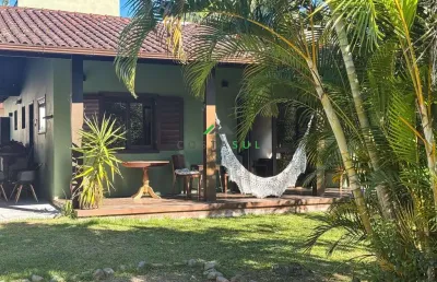 Casa à venda no condomínio maranata, em garopaba/sc.