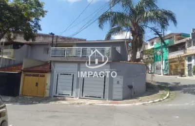Sobrado com 3 dormitórios, varanda ampla e vaga para 3 carros