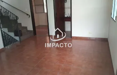 Casa com 3 quartos sendo 1 suíte + quarto para empregada