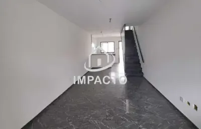 Sobrado novo com 3 dormitórios sendo 2 suítes, 4 vagas e área gourmet com churrasqueira