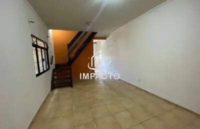 Sobrado com 3 dormitórios sendo 1 suíte e 1 vaga de garagem