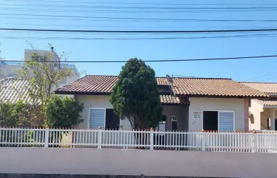 Casa para aluguel anual, na praia do mar aberto,  da pinheira, palhoça - sc