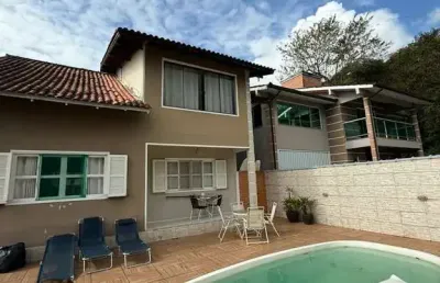 Casa com piscina a venda na enseada de brito, palhoça/sc
