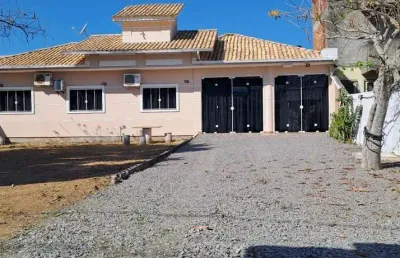Casa para aluguel anual na praia do meio/praia pinheira