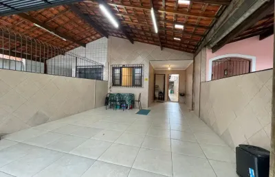 Casa individual 2 dormitórios à venda 300 metros da praia no bairro maracanã em praia grande sp