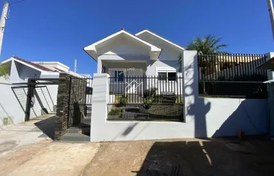 Casa semimobiliada, 03 dormitórios (1 suíte)  235m² na joão alves