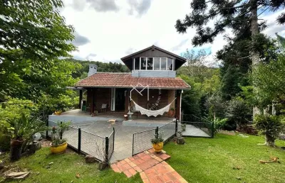Casa comercial com 2 residências em terreno de 1,84 hectare, a 10 minutos do cen