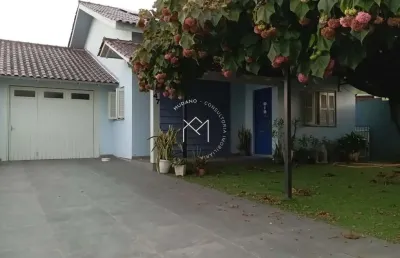 Linda casa com 3 dormitórios (2 suítes), 120m² construídos em terreno amplo de 5