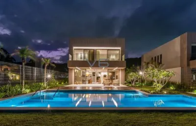 Casa alto padrão com 458m² privativos, 4 suítes, 4 vagas de garagem, na praia do estaleiro, balneário camboriú - sc.