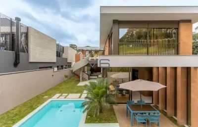 Casa alto padrão com 4 suítes, 434m² privativos, 4 vagas de garagem, no santa felicidade, curitiba - pr.