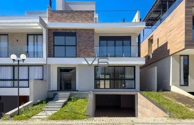 Casa alto padrão com 3 suítes, 354m² privativos, 5 vagas de garagem, no campo comprido, curitiba - pr.