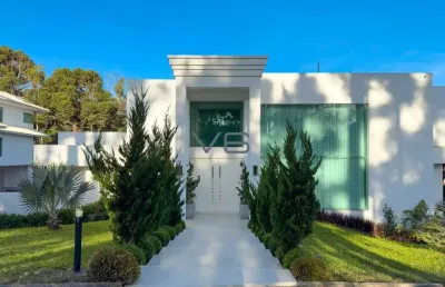 Casa em condomínio, com 5 suítes, 528 m² privativos, 8 vagas de garagem, no santa cândida, curitiba - pr.