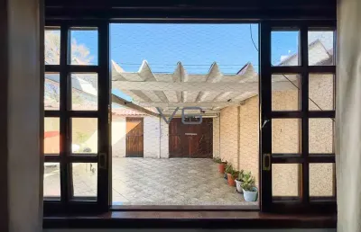 Casa térrea com 335 m² privativos, 3 quartos, 3 vagas de garagem, no portão, curitiba - pr.