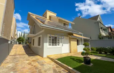 Casa de alto padrão com 3 dormitórios | 201m² | rua sem saída no bairro atuba