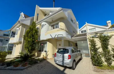 Casa triplex com 166 m² privativos, 3 quartos, 4 vagas de garagem, no capão raso, curitiba-pr.