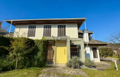 Casa alto padrão com 4 quartos sendo 2 suítes, 285m² privativos, 100% averbada, 4 vagas de garagem, em santa felicidade, curitiba - pr.