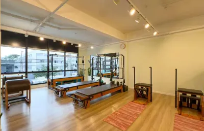 Sala comercial com 132,59 m², 2 vagas de garagem, no cabral, curitiba-pr.