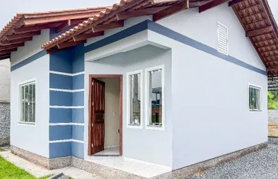 Casa com terreno amplo de 360m² esperando por você em indaial no bairro arapongas!