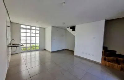 Sobrado para locação em vila universitária com 2 quartos, sendo 2 suítes, 77m²