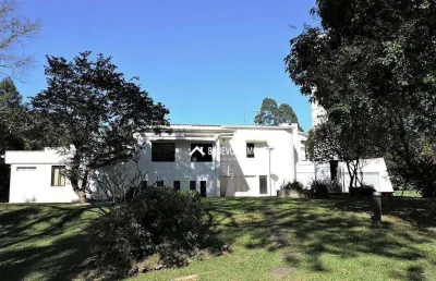 Casa com 5 dormitórios à venda, 804 m² por r$ 4.000.000 - chácara de la rocca - carapicuíba/sp