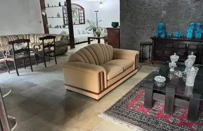 Casa tradicional na melhor localização da enseada do suá