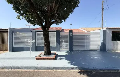 Casa 3 dormitórios à venda na região leste de londrina