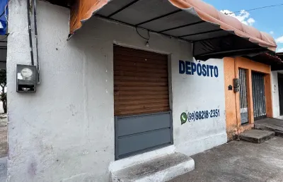 Linda casa à venda no bacuri, com ponto de comércio, localização privilegiada.