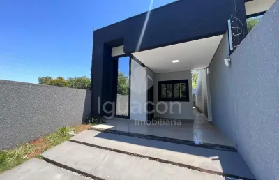 Casa com 03 dormitórios sendo 01 suíte e edícula com churrasqueira no centro