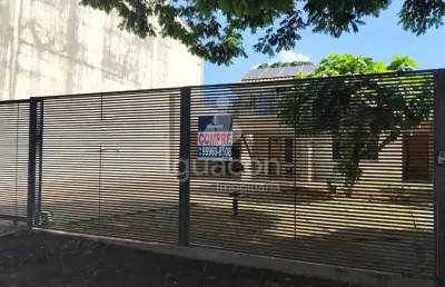 Sobrado com 03 dormitórios sendo 01 suite com sacada e móveis planejados no parque ouro verde