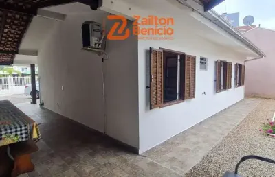 Casa com 3 quartos para alugar na Rua Das Begônias, 80, Praia de Palmas, Governador Celso Ramos