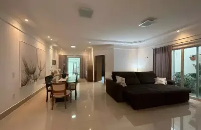 Linda casa com três suítes, closet, área gourmet e planejados