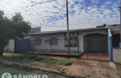 Casa com 3 quartos à venda por r$ 380000.00, 234.69 m2 - parque das bandeiras - maringa/pr