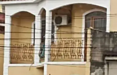 Duplex com 04 quartos no aterrado  -  volta redonda