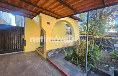 Casa com 3 quartos para alugar na Rua Célia de Sousa, Sagrada Família, Belo Horizonte