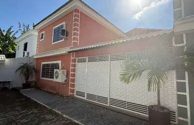 Sobrado para venda tem 180 metros quadrados com 2 quartos