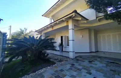 Mansão em capão novo com piscina há 100 metros da praia
